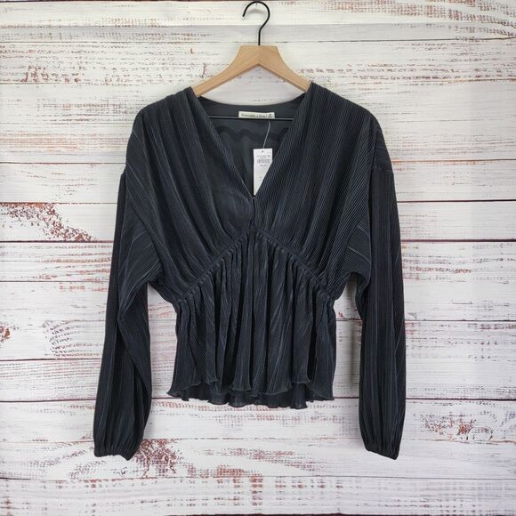 Abercrombie & Fitch Women’s M V-Neck‎ Long Sleeve Pleated Ribbed Top NWT - Picture 1 of 9